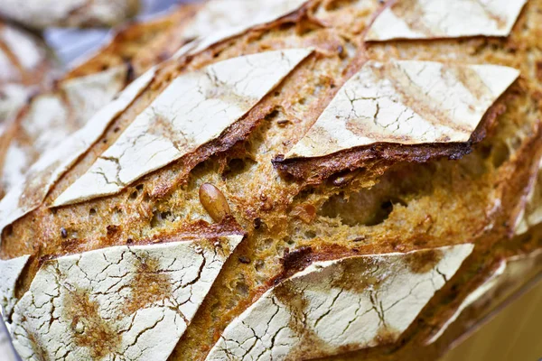 地殻と焼きたてのパン — ストック写真