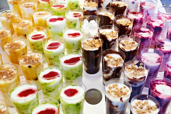 Şekerleme meyve tatlıları mağazasında satışa — Stok fotoğraf
