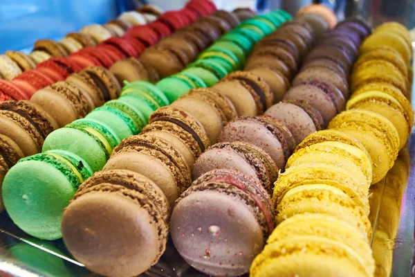 Cookies macaroon multicoloridos para armazenar — Fotografia de Stock