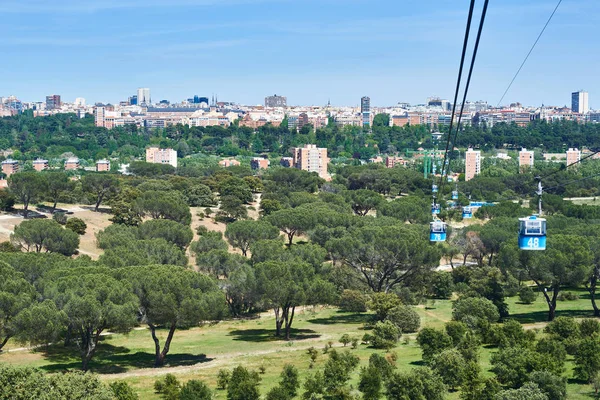 Vista del parque de la ciudad de Madrid desde el funicular —  Fotos de Stock