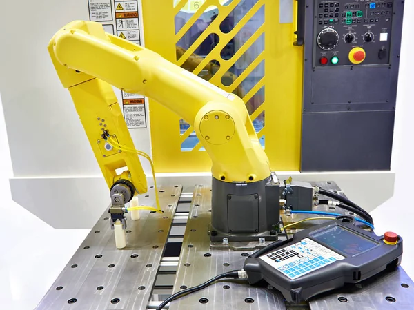 普遍的な産業用ロボットのマニピュレーター — ストック写真