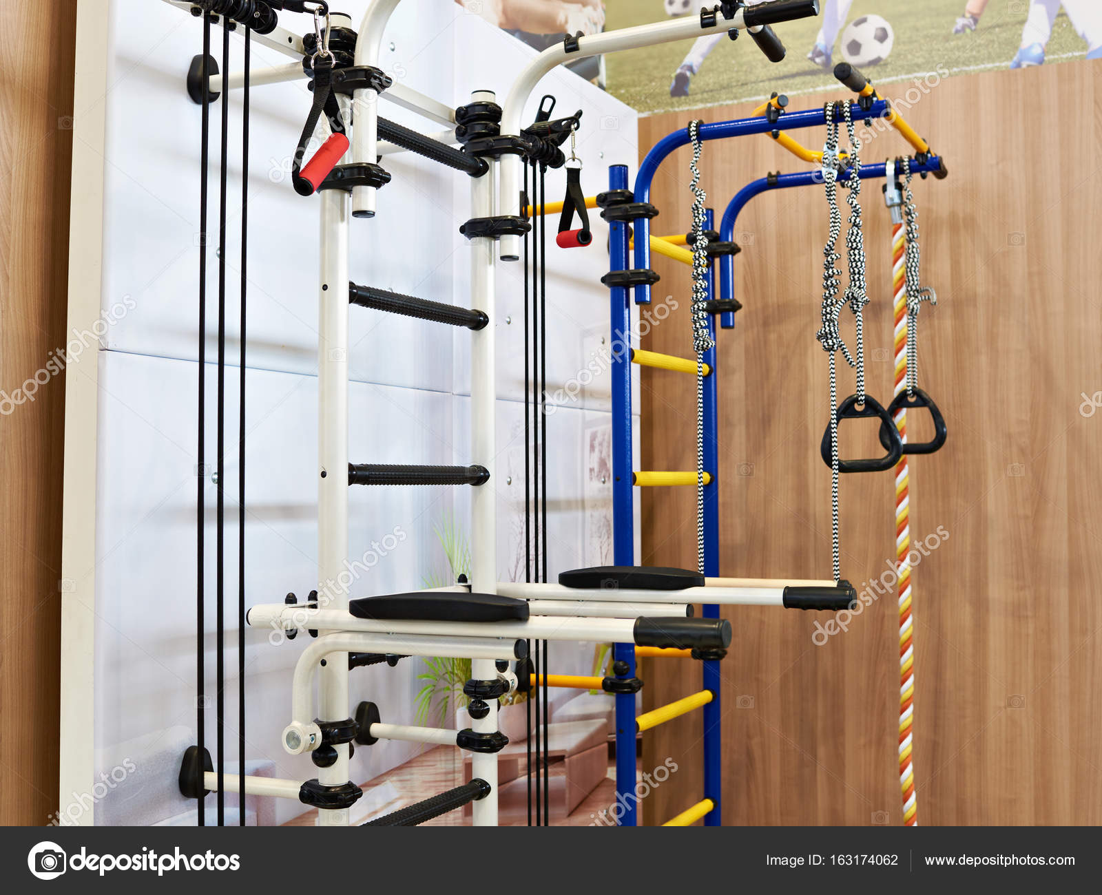 HomeSportKomplex mit Gymnastik bars — Stockfoto © ryzhov 163174062