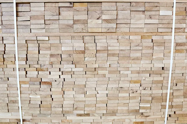 Поддон с деревянными досками — стоковое фото