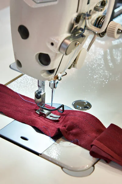 Aguja y pie de la máquina de coser —  Fotos de Stock