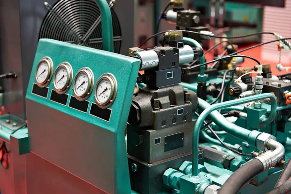 Agregados hidráulicos para transmissão de prensas de carroçarias — Fotografia de Stock