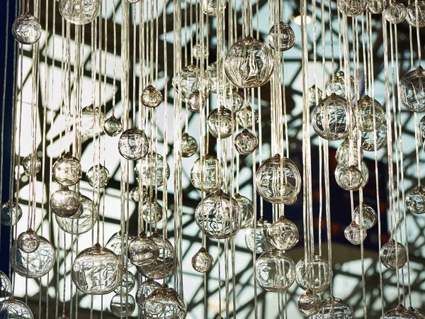 Bolas de vidro decorativas em cordas — Fotografia de Stock