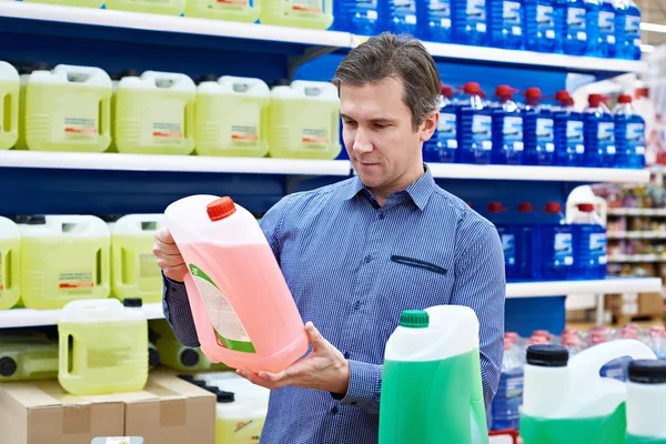 Man buys windshield washer fluid in shop — Stock Photo, Image