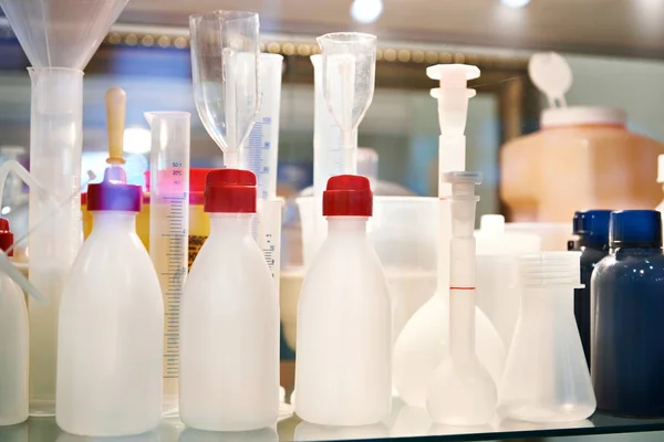 Πλαστικά μπουκάλια για τις χημικές ουσίες — Φωτογραφία Αρχείου