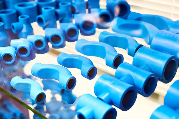 Acessórios de plástico azul para encanamento — Fotografia de Stock