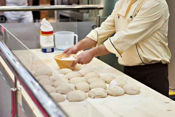 Kneading dough in bakery — Stock Photo, Image