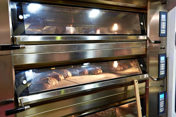 135,195 Bakery Oven Royalty-Free Images, Stock Photos & Pictures