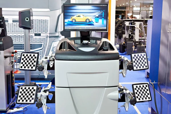Wheel alignment stand with infrared — Stok fotoğraf