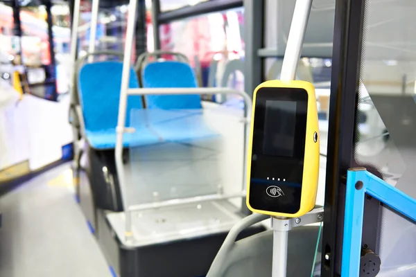 Terminal de pagamento em autocarro — Fotografia de Stock