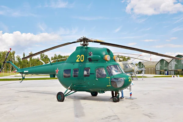 Helicóptero de transporte de turbina armado Mi-2 — Foto de Stock