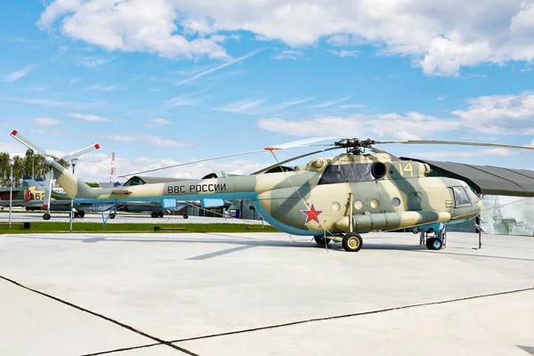 Mi-8 russischer Helikopter mit mittlerer Zwillingsturbine — Stockfoto