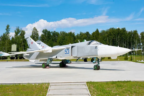 Sukhoi Su-24 süpersonik, hava saldırısı uçağı. — Stok fotoğraf