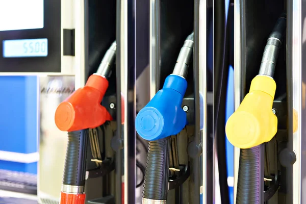 Ugelli Carburante Rosso Blu Giallo — Foto Stock