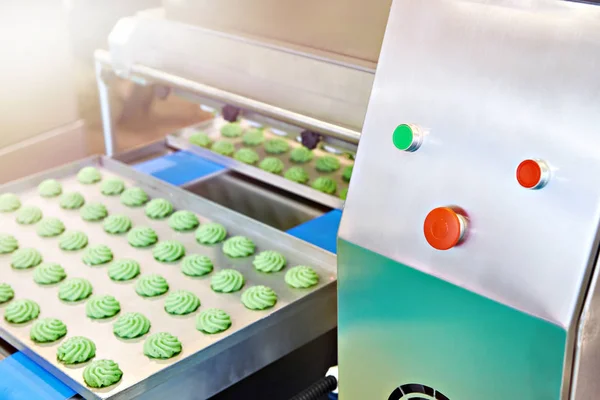 Production of confectionery on conveyor — Stock Photo, Image