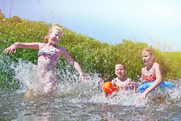 Children in river on summer day — Stock Photo, Image
