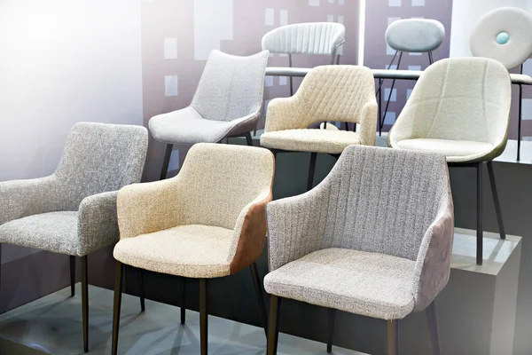 Stühle im Möbelhaus — Stockfoto