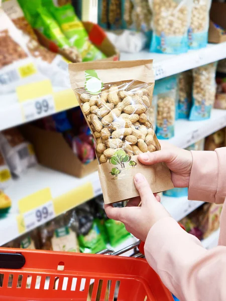 Pinda in de winkel — Stockfoto