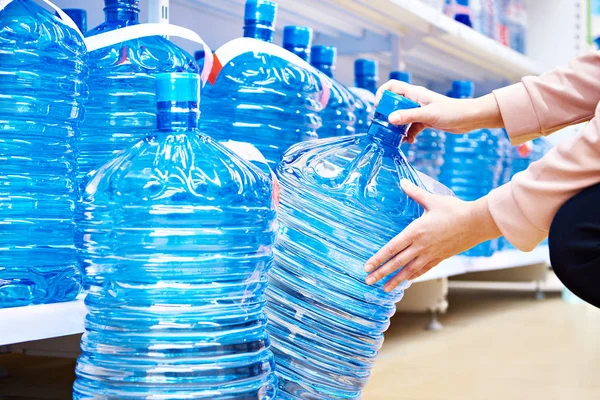 Flessen Drinkwater Voor Dispenser Winkel — Stockfoto