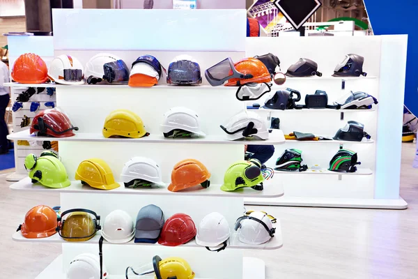 Шлемы Безопасности Строителей Рабочих Магазине — стоковое фото