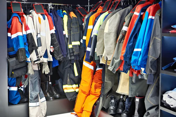 Kleerkast Met Hangers Voor Industriële Werkkleding — Stockfoto