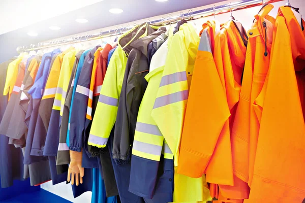Imperméabilisation Vêtements Réfléchissants Pour Les Travailleurs Route Magasin — Photo