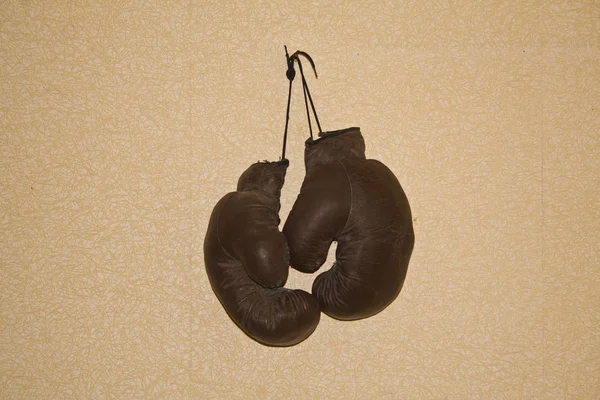 Γάντια πυγμαχίας απομονωμένα σε λευκό φόντο — Φωτογραφία Αρχείου