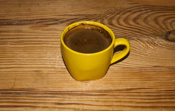 Coupe de café isolée sur un fond en bois — Photo