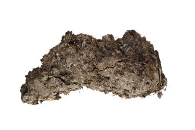 İnek gübresi beyaz arkaplanda izole