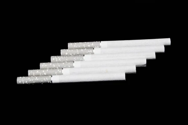 Cigaretta elszigetelt fekete háttér — Stock Fotó