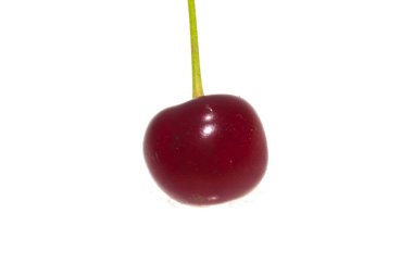 Beyaz arkaplanda kiraz izole