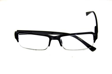 Beyaz arkaplanda izole edilmiş güneş gözlükleri