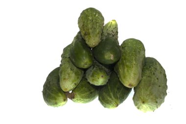 salatalık beyaz arkaplanda izole edildi