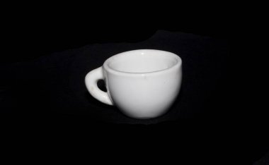 Siyah arkaplanda izole edilmiş yemekler