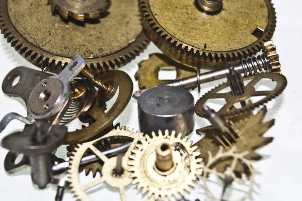 Pièces détachées de l'horloge isolées sur fond blanc — Photo