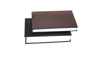 Beyaz arkaplanda izole edilmiş kitap