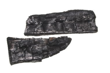 kömür beyaz arkaplanda izole edildi
