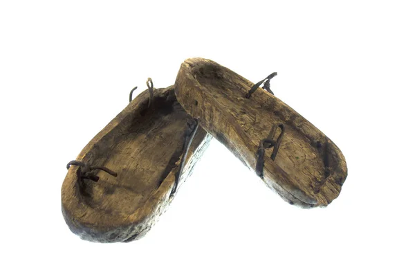 하얀 배경에 고립되어 있는 나무 신발 — 스톡 사진