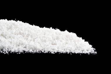 kar siyah arkaplanda izole edildi