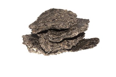 ezilmiş ayçiçeği tohumları beyaz arka planda izole