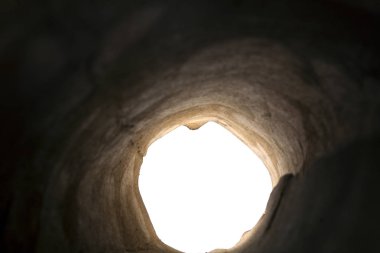 bükülmüş kağıt beyaz arkaplanda izole