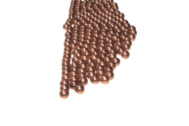 metal topları beyaz zemin üzerine izole