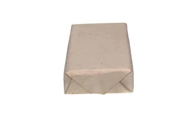 白い背景に分離された小包郵便 — ストック写真