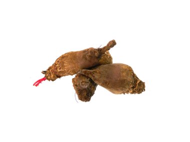 Kırmızı pancar kökü beyaz arkaplanda izole edildi