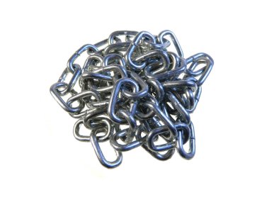 Beyaz arkaplanda zincir izole edildi