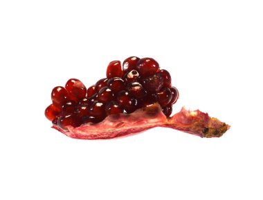 Beyaz arkaplanda kırmızı nar izole edildi