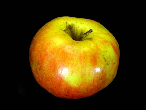 Manzana aislada sobre fondo blanco — Foto de Stock